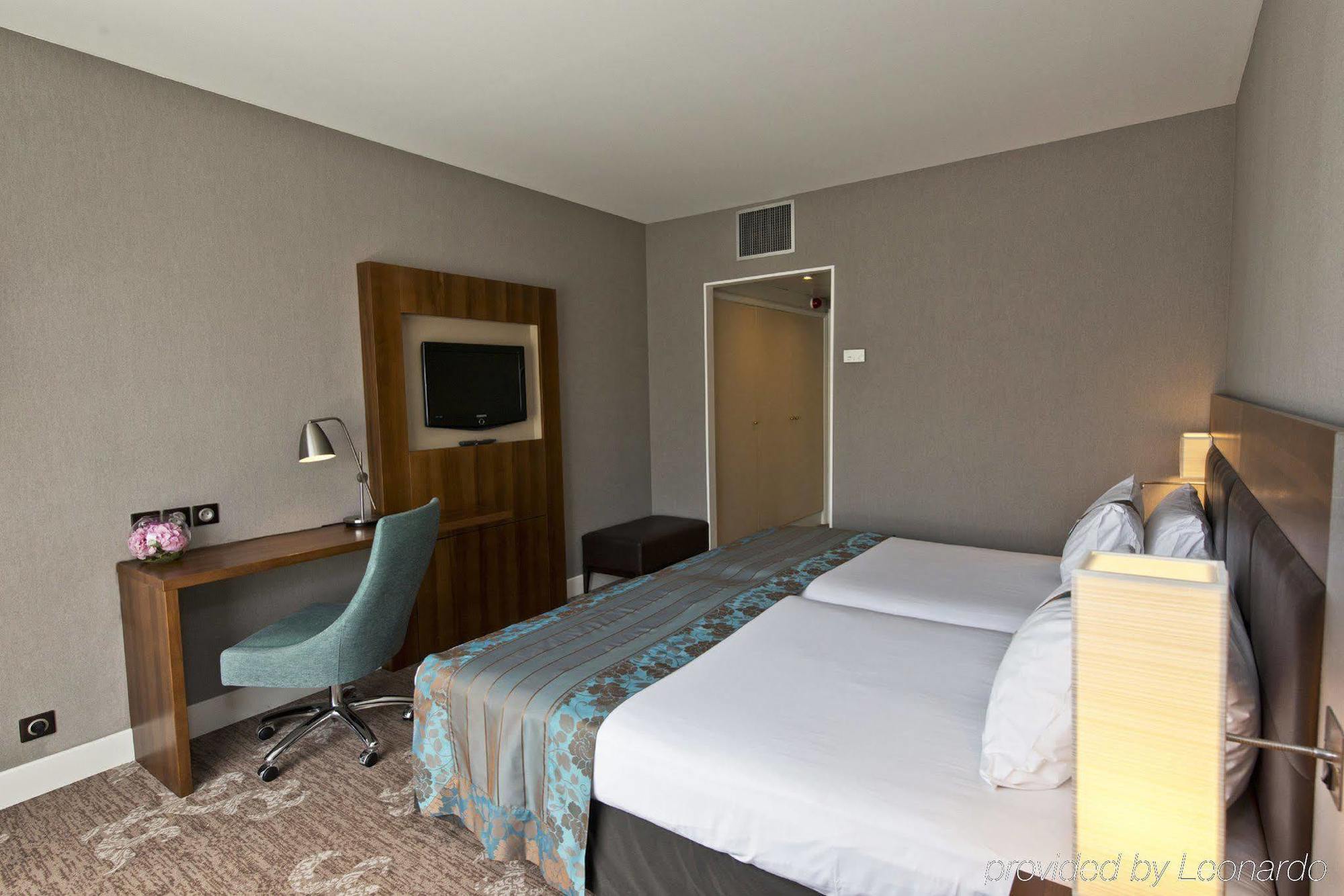 Hotel By Ihg