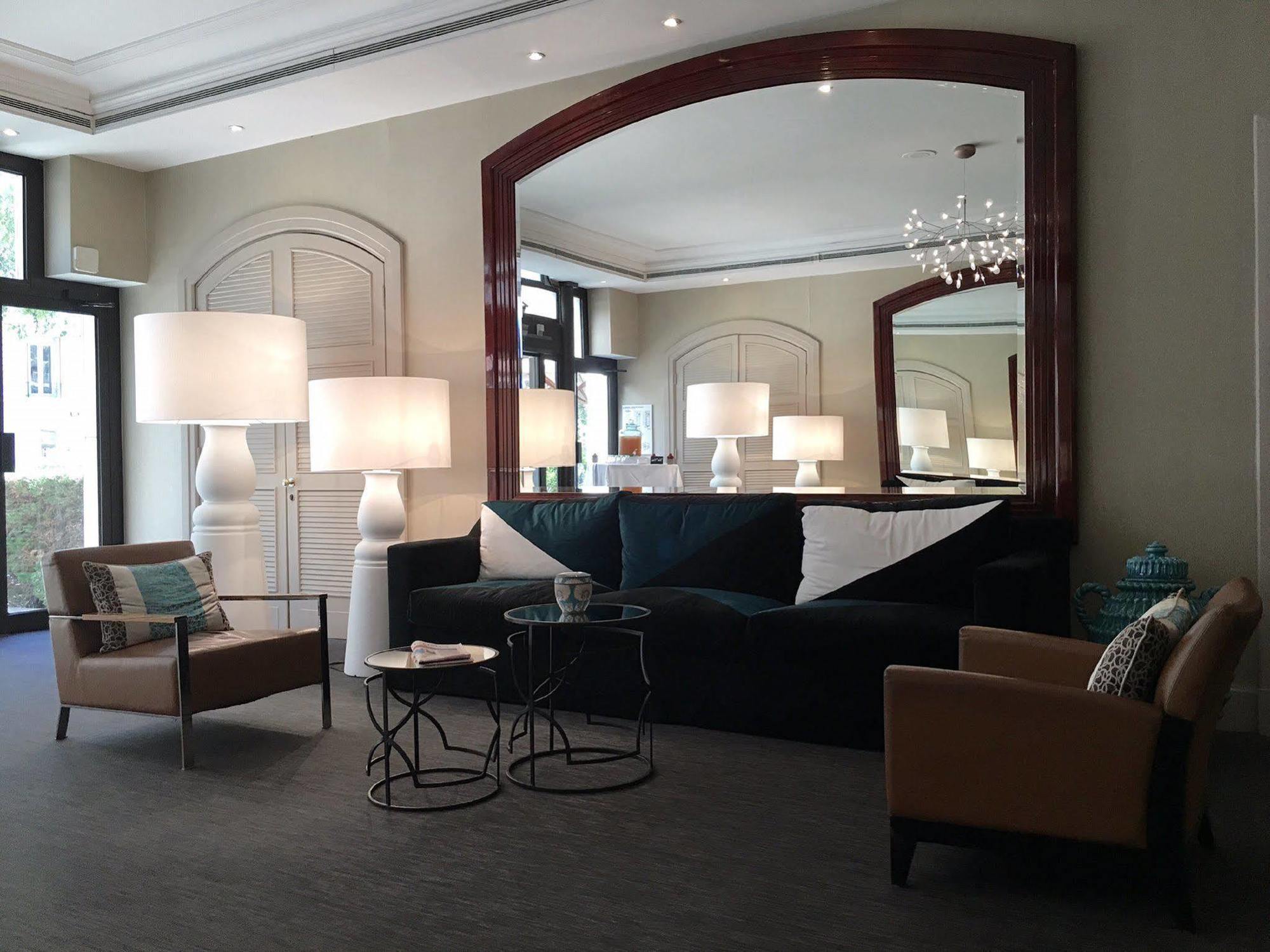By Ihg