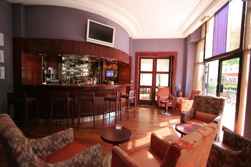 By Ihg